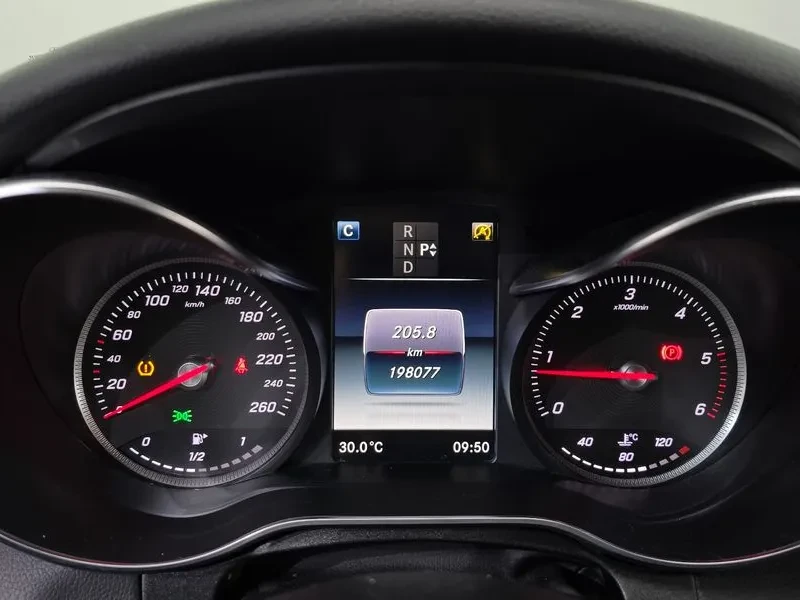 Mercedes-Benz C 220 D Avantgarde, снимка 8 - Автомобили и джипове - 55653881