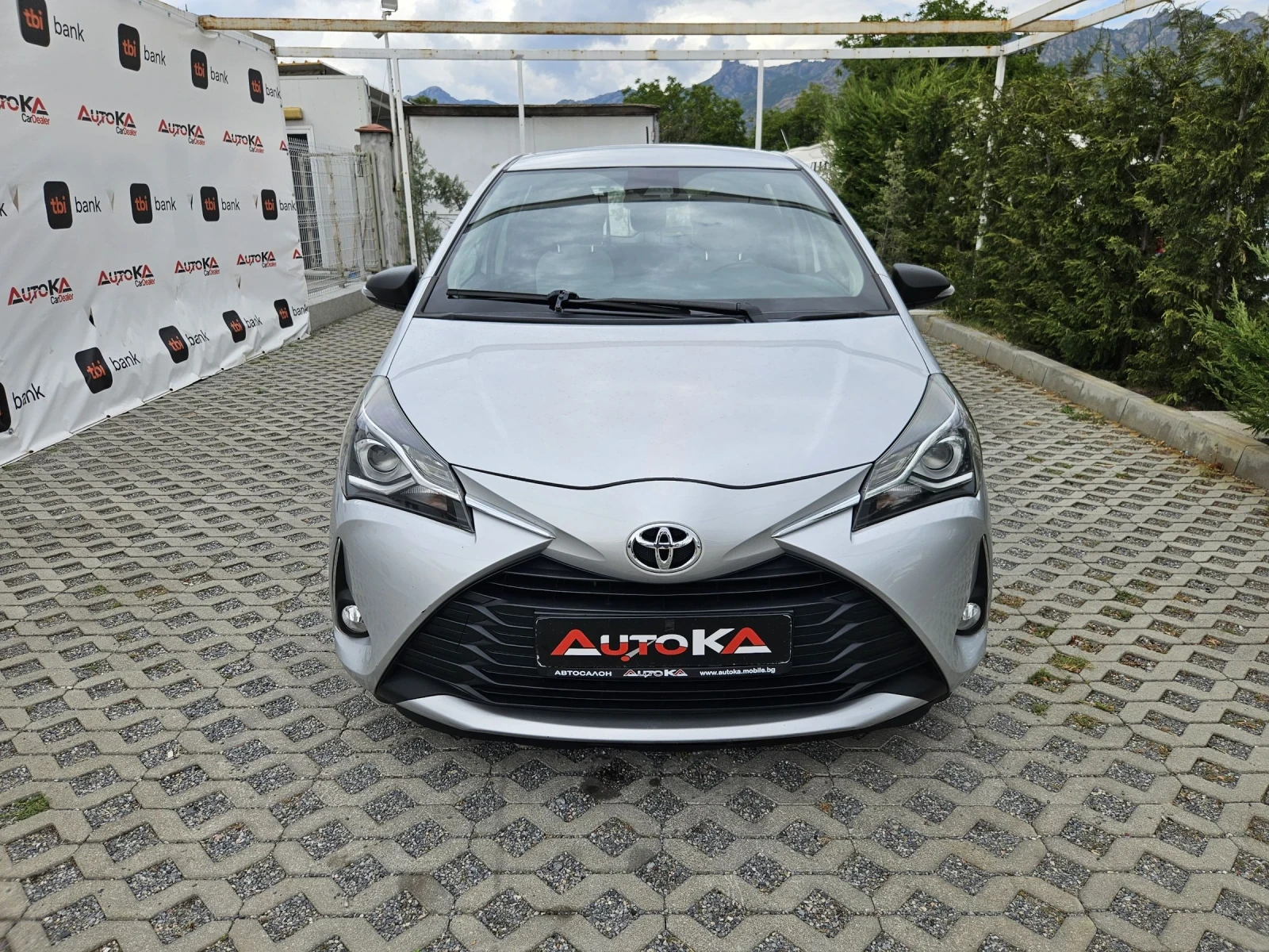Toyota Yaris 1.0i-69kc= = LINE ASSIST= КАМЕРА= СЕРВИЗНА ИСТОРИЯ, снимка 1