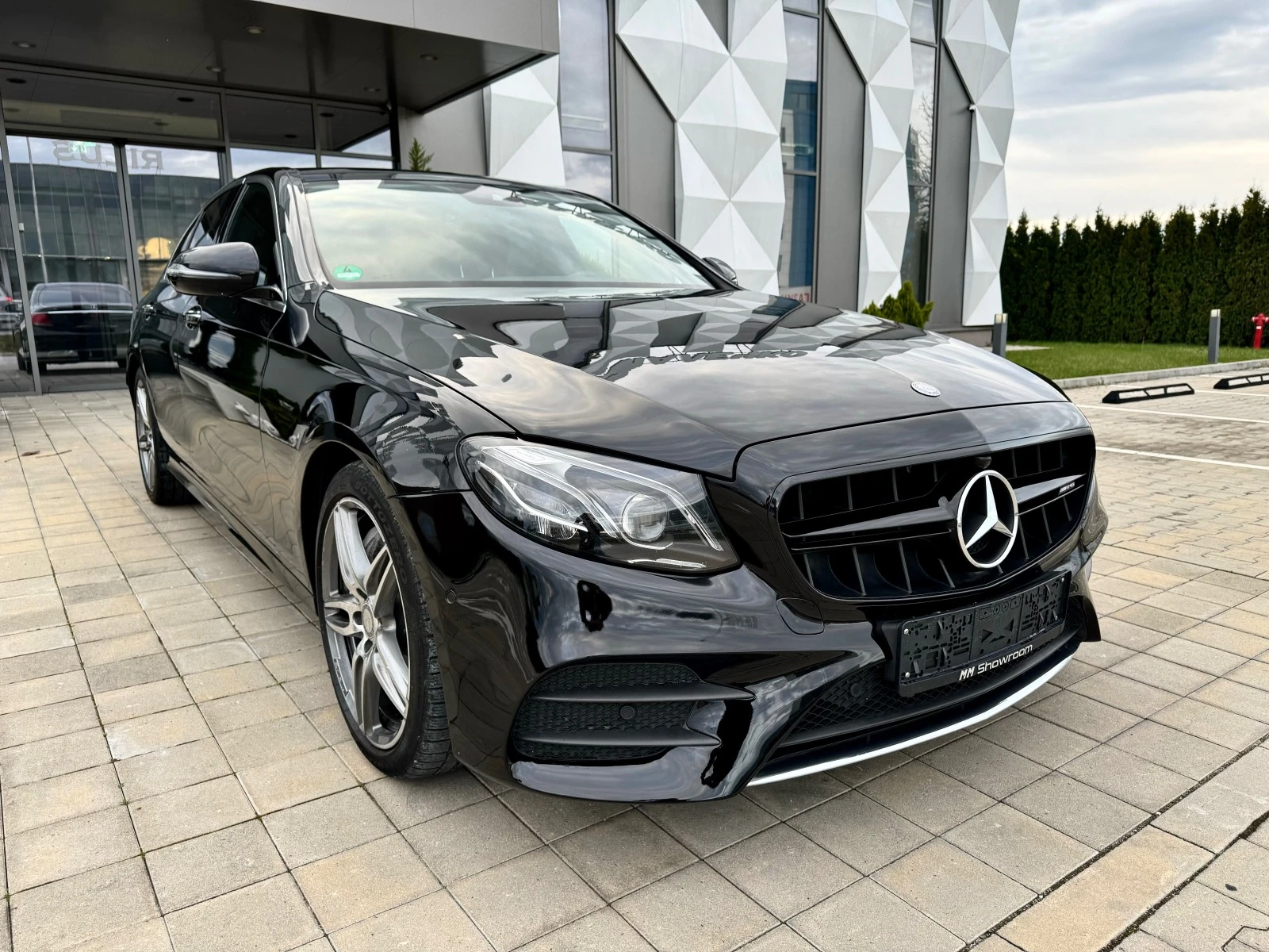 Mercedes-Benz E 350 AMG-KAM-BLIND-SPOT-ПАМЕТ-KEY-GO-BURMESTER-ПОДГРЕВ - изображение 3