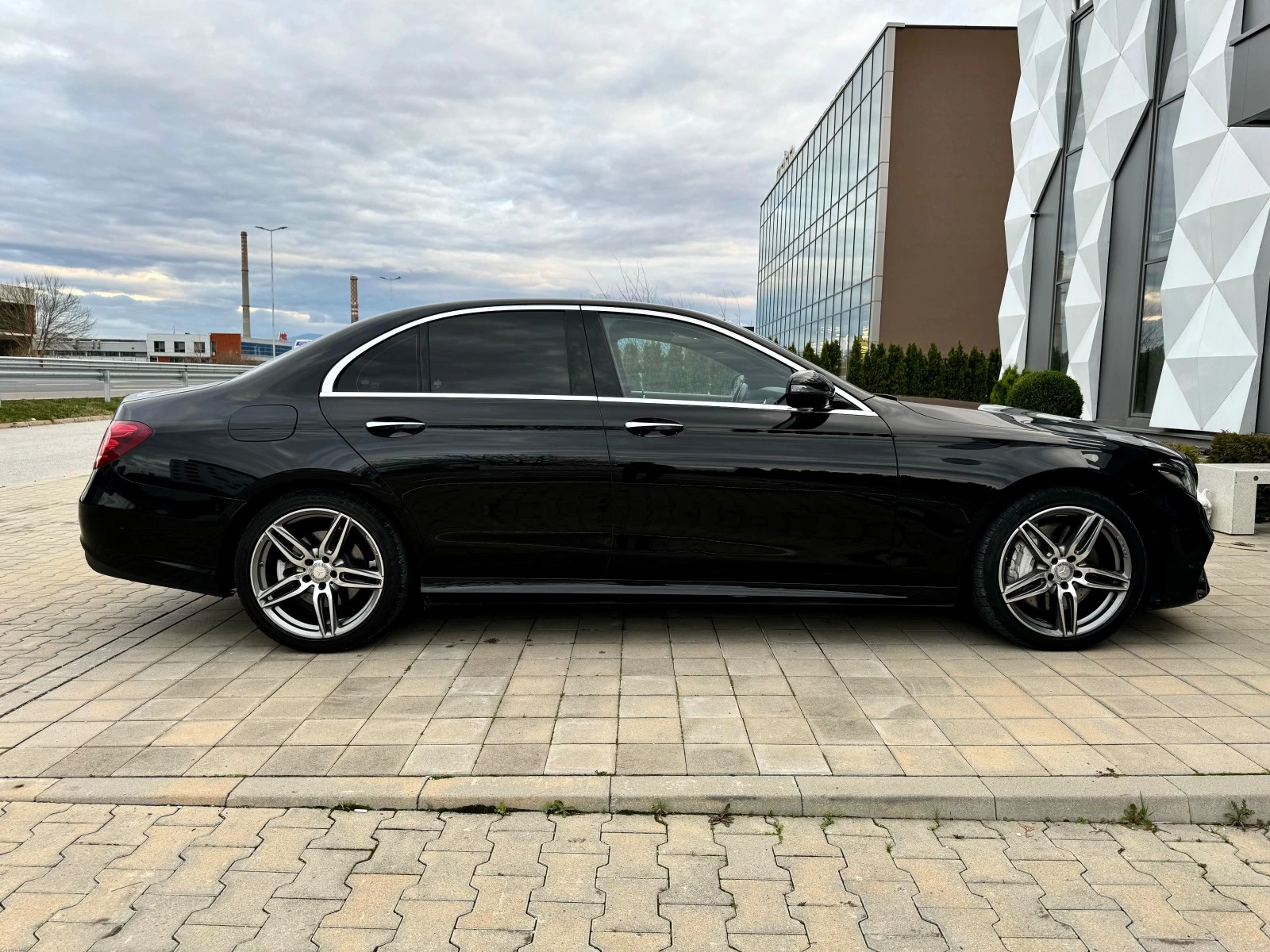 Mercedes-Benz E 350 AMG-KAM-BLIND-SPOT-ПАМЕТ-KEY-GO-BURMESTER-ПОДГРЕВ - изображение 4