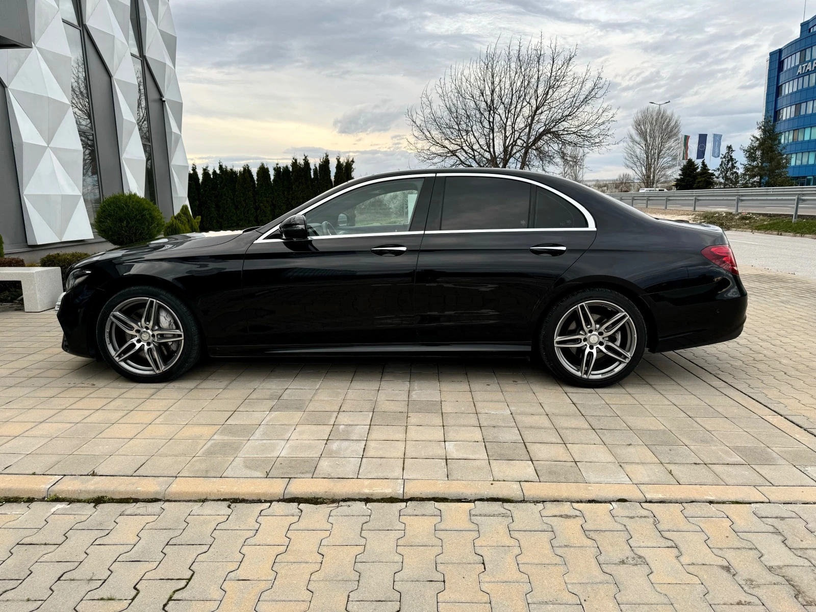 Mercedes-Benz E 350 AMG-KAM-BLIND-SPOT-ПАМЕТ-KEY-GO-BURMESTER-ПОДГРЕВ - изображение 8