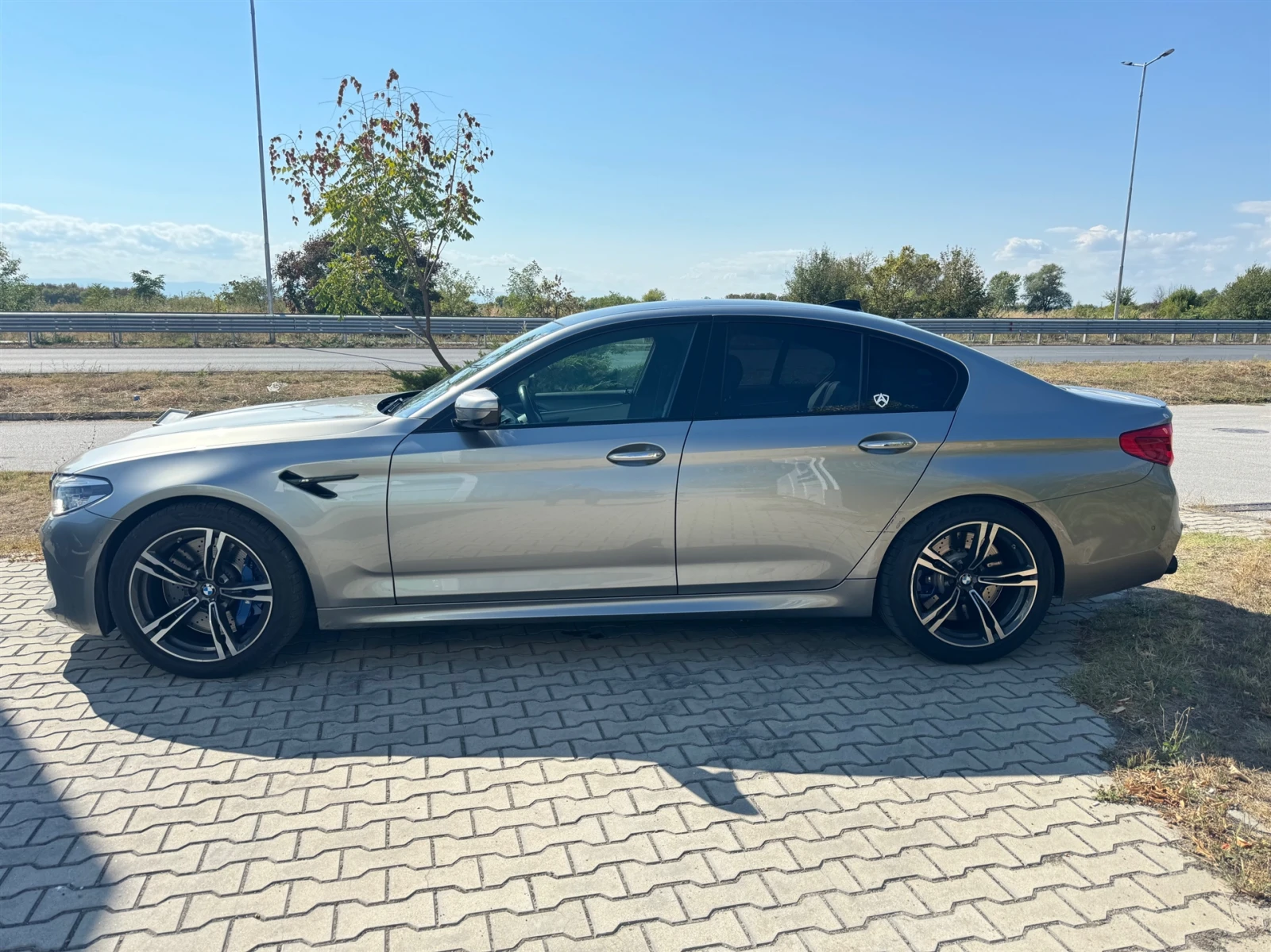 BMW M5 Sedan - изображение 3