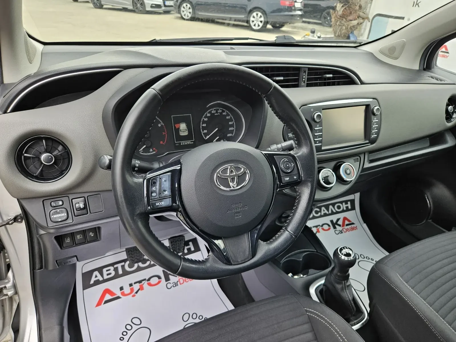 Toyota Yaris 1.0i-69kc= = LINE ASSIST= КАМЕРА= СЕРВИЗНА ИСТОРИЯ - изображение 8