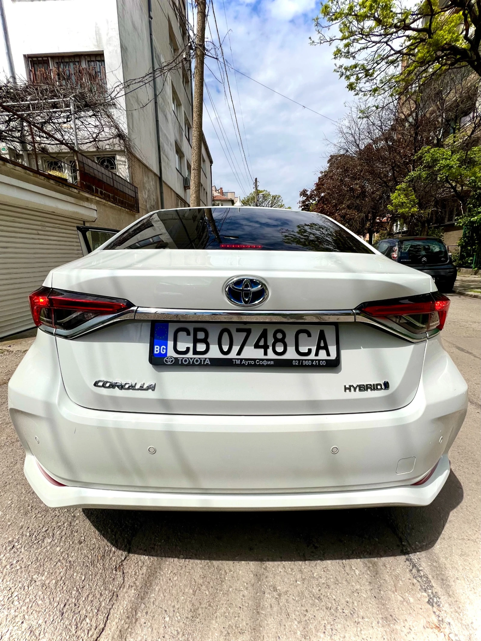 Toyota Corolla 1.8 Hybrid Executive White Pearl  - изображение 2
