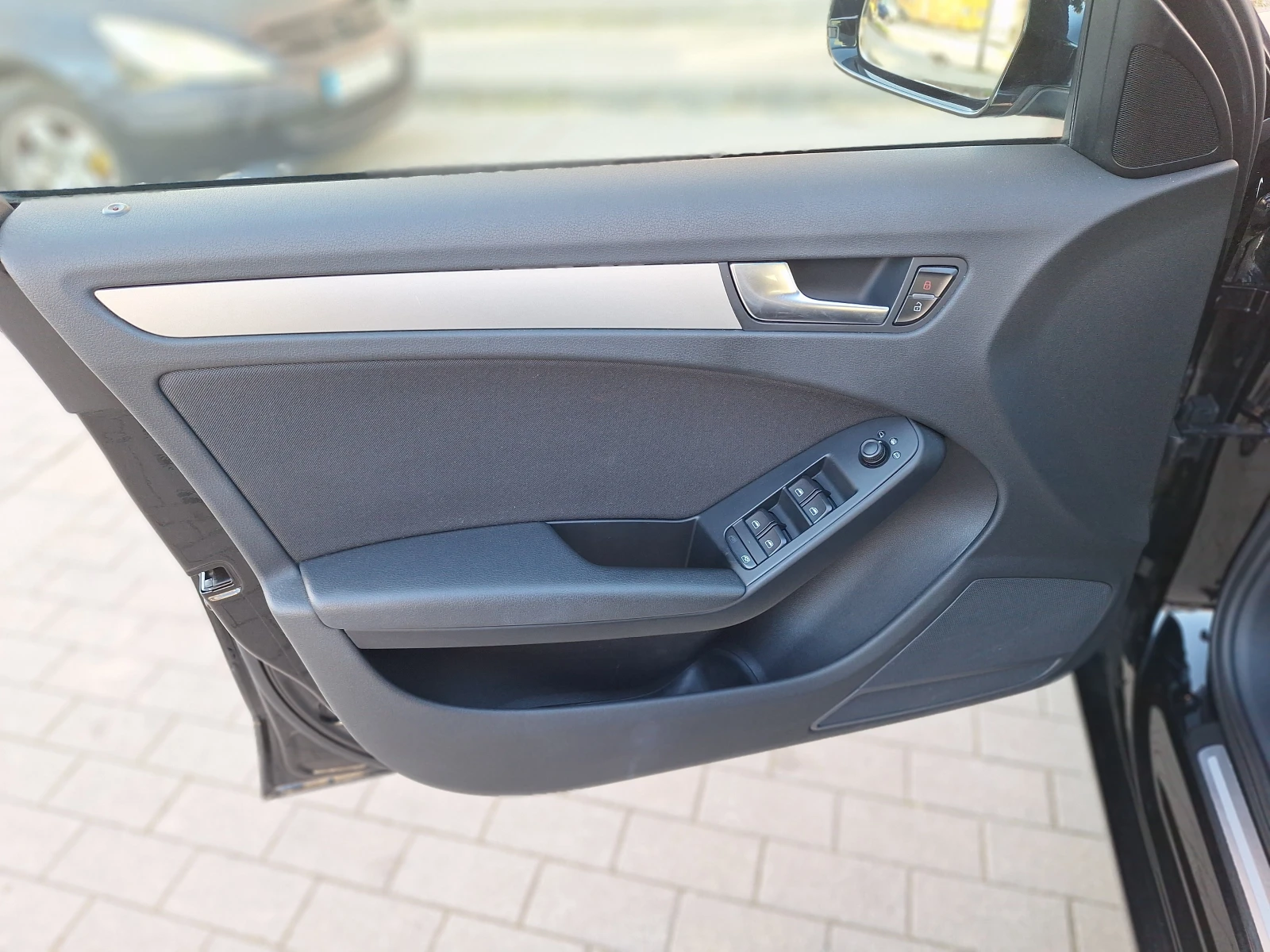 Audi A4 B8 2.0TDI Led!, снимка 6 - Автомобили и джипове - 53784929