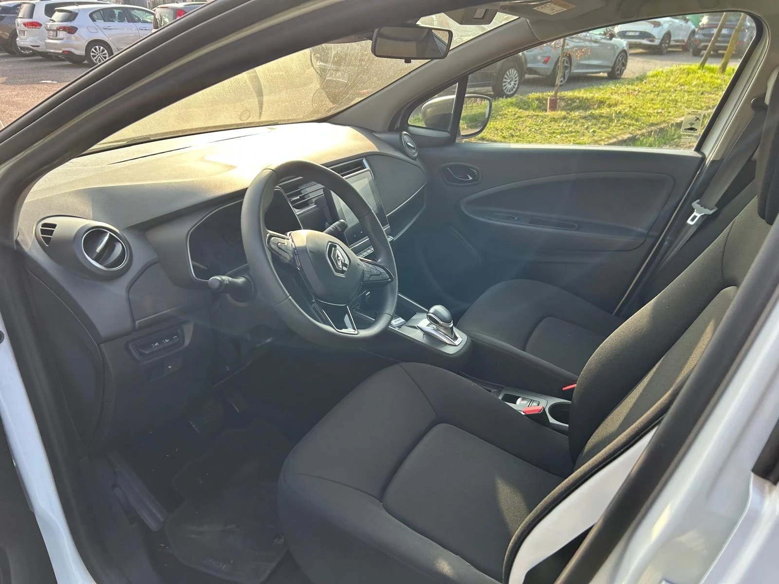 Renault Zoe  Life, снимка 10 - Автомобили и джипове - 53974721