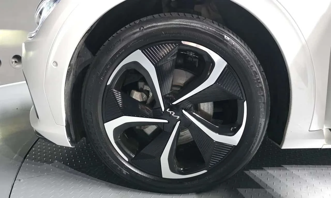 Kia EV6 GT-LINE Long Range 4WD /HUD/360/ОБДУХВАНЕ, снимка 5 - Автомобили и джипове - 55770253