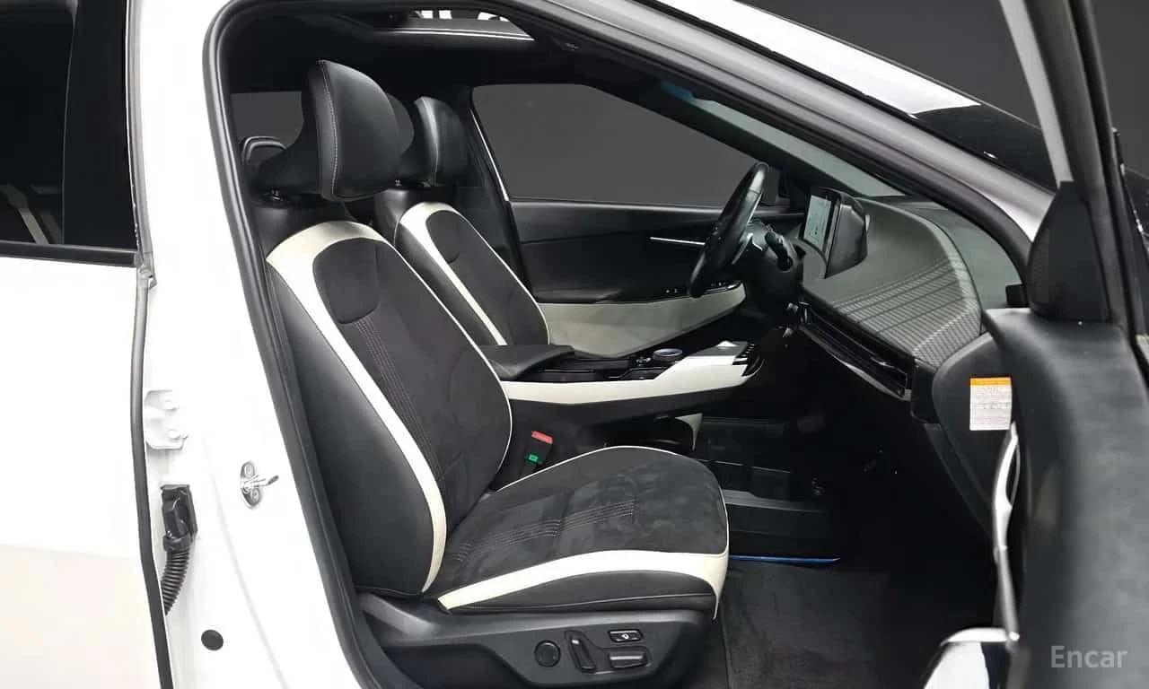 Kia EV6 GT-LINE Long Range 4WD /HUD/360/ОБДУХВАНЕ, снимка 11 - Автомобили и джипове - 55770253