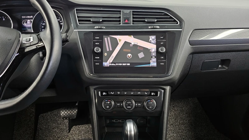 VW Tiguan 2.0TDI PRESTIGE, снимка 14 - Автомобили и джипове - 52536042