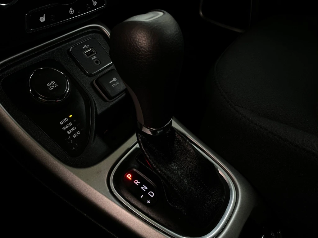 Jeep Compass Sport 2.4i, снимка 11 - Автомобили и джипове - 54882615