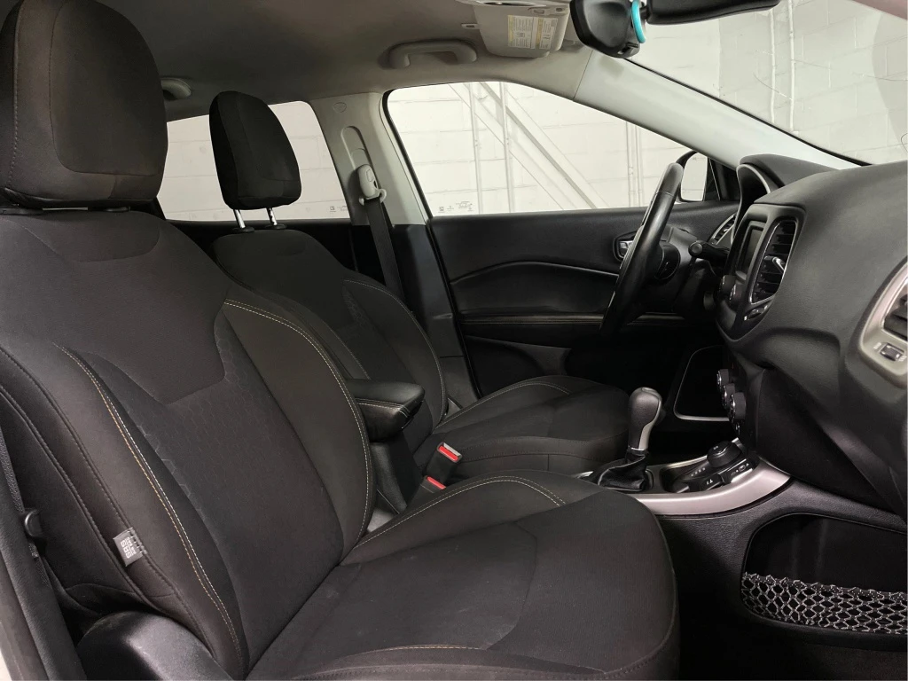 Jeep Compass Sport 2.4i, снимка 10 - Автомобили и джипове - 54882615