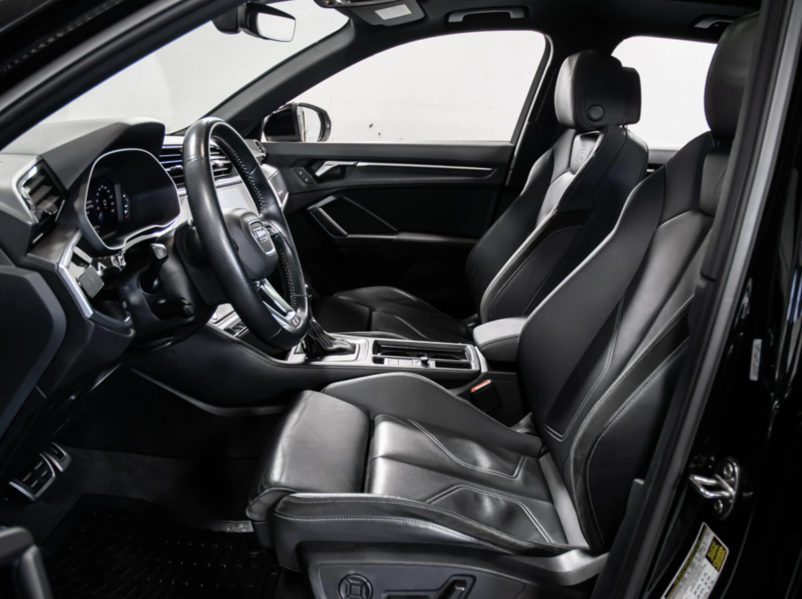 Audi Q3 S LINE | ПОДГРЕВ| CarPlay | , снимка 8 - Автомобили и джипове - 55513375
