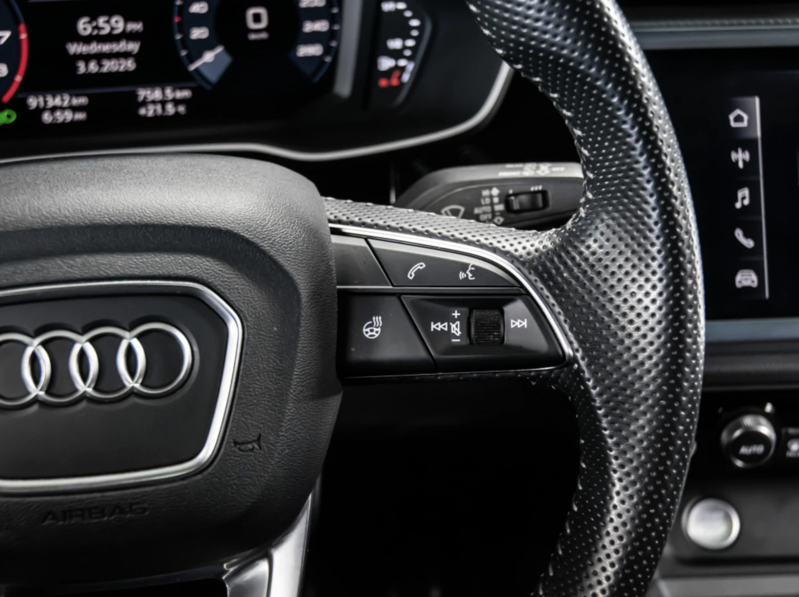 Audi Q3 S LINE | ПОДГРЕВ| CarPlay | , снимка 9 - Автомобили и джипове - 55513375