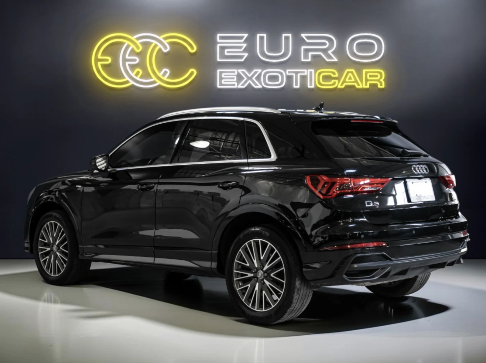 Audi Q3 S LINE | ПОДГРЕВ| CarPlay | , снимка 4 - Автомобили и джипове - 55513375