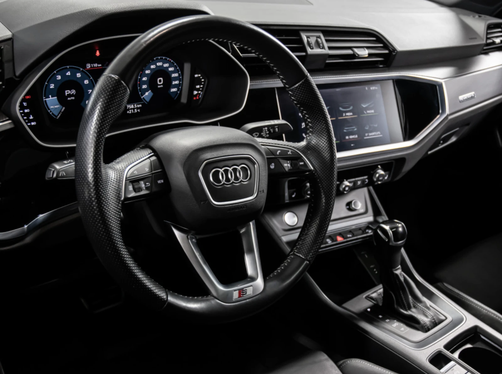 Audi Q3 S LINE | ПОДГРЕВ| CarPlay | , снимка 5 - Автомобили и джипове - 55513375