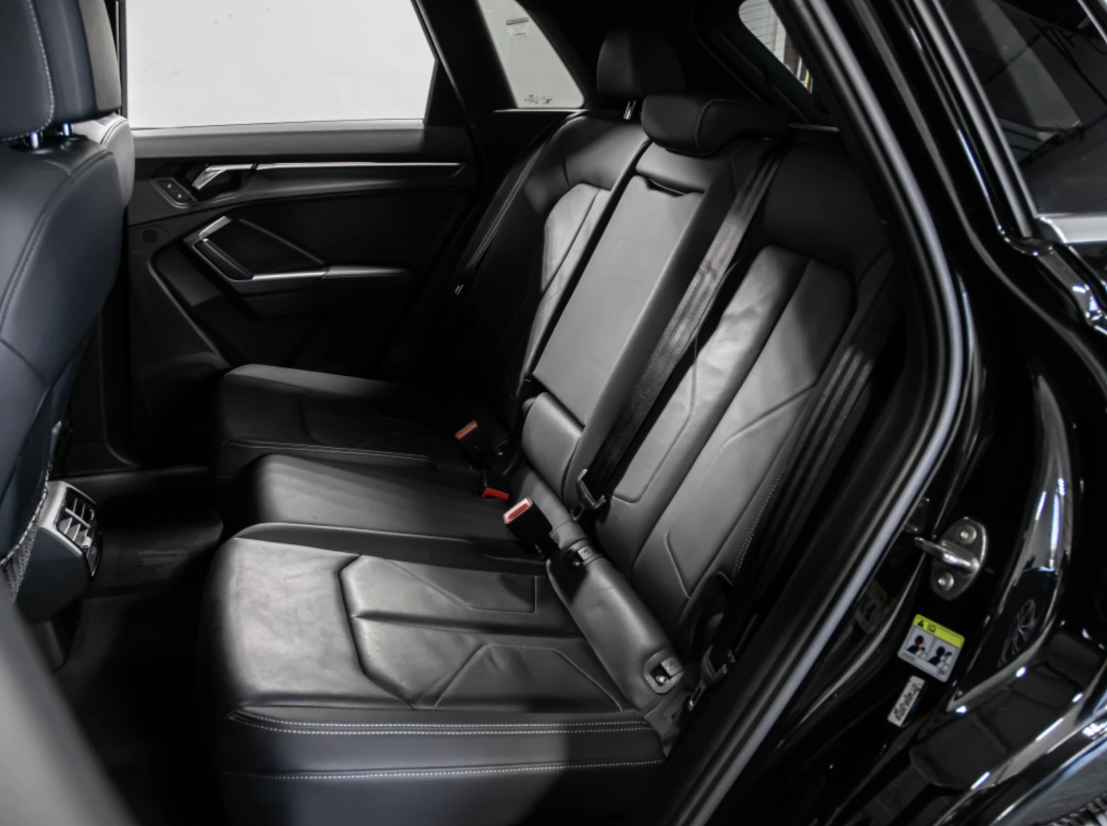 Audi Q3 S LINE | ПОДГРЕВ| CarPlay | , снимка 7 - Автомобили и джипове - 55513375