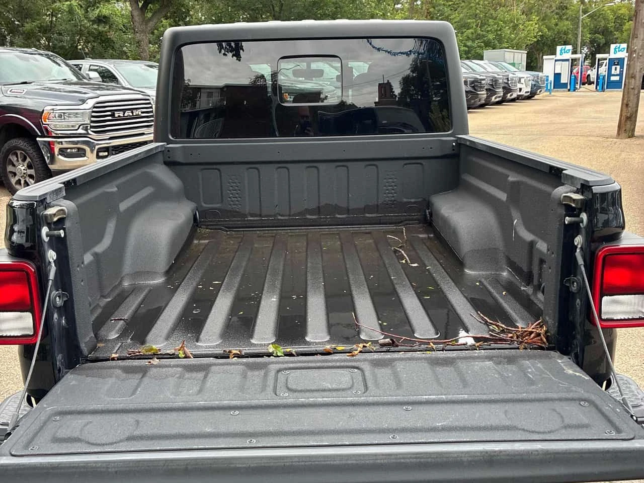 Jeep Gladiator WILLYS| ПОДГРЕВИ| KEYLESS| NAVI| PANO, снимка 14 - Автомобили и джипове - 55571635