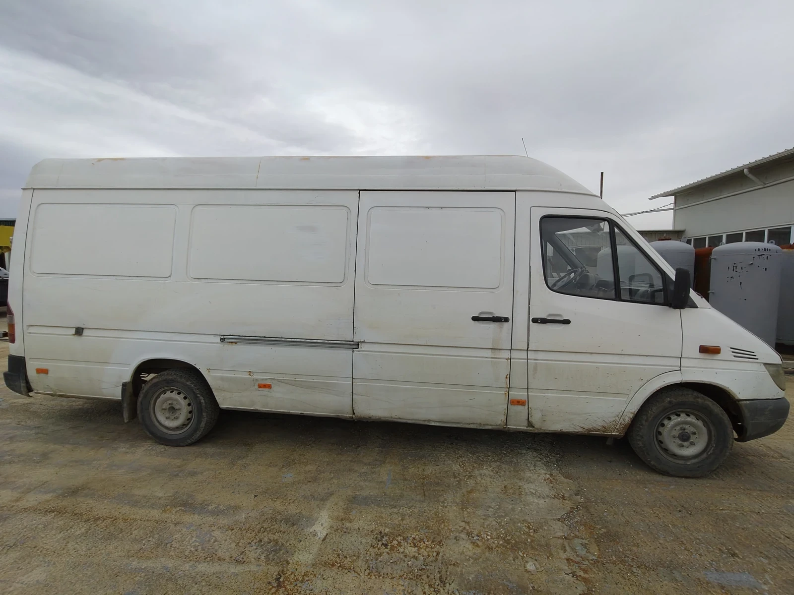 Mercedes-Benz Sprinter 313 2.2 130 hp - изображение 4
