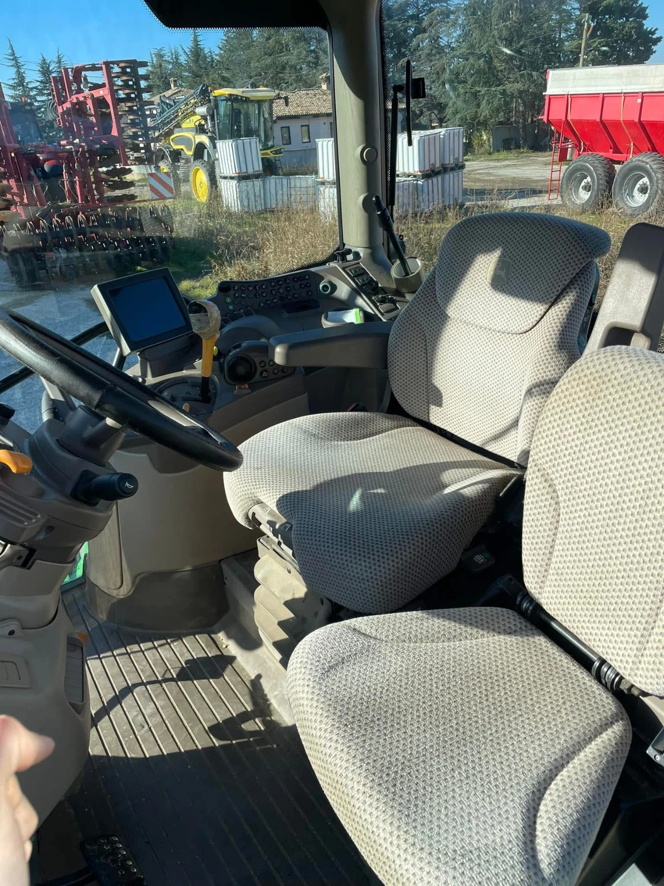 Трактор John Deere 6155R - изображение 6