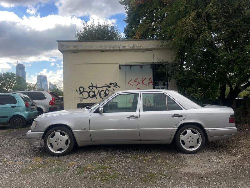 Mercedes-Benz E 200, снимка 1 - Автомобили и джипове - 47259584