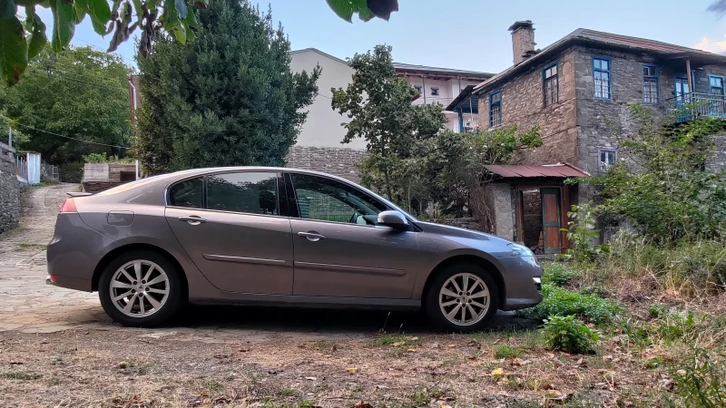 Renault Laguna Phase 2, снимка 9 - Автомобили и джипове - 47963417