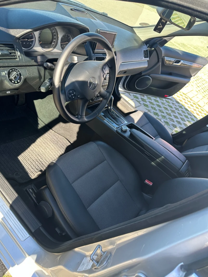 Mercedes-Benz C 220, снимка 8 - Автомобили и джипове - 52499115