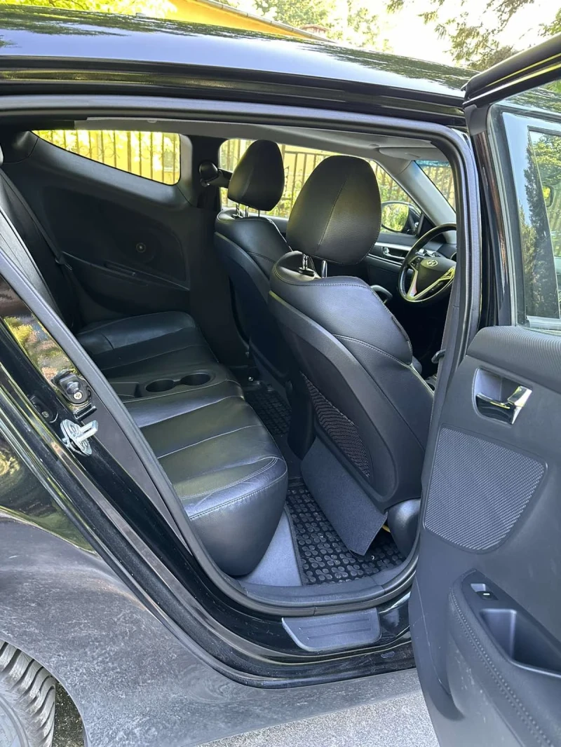 Hyundai Veloster  1.6 GDI, снимка 13 - Автомобили и джипове - 50841965