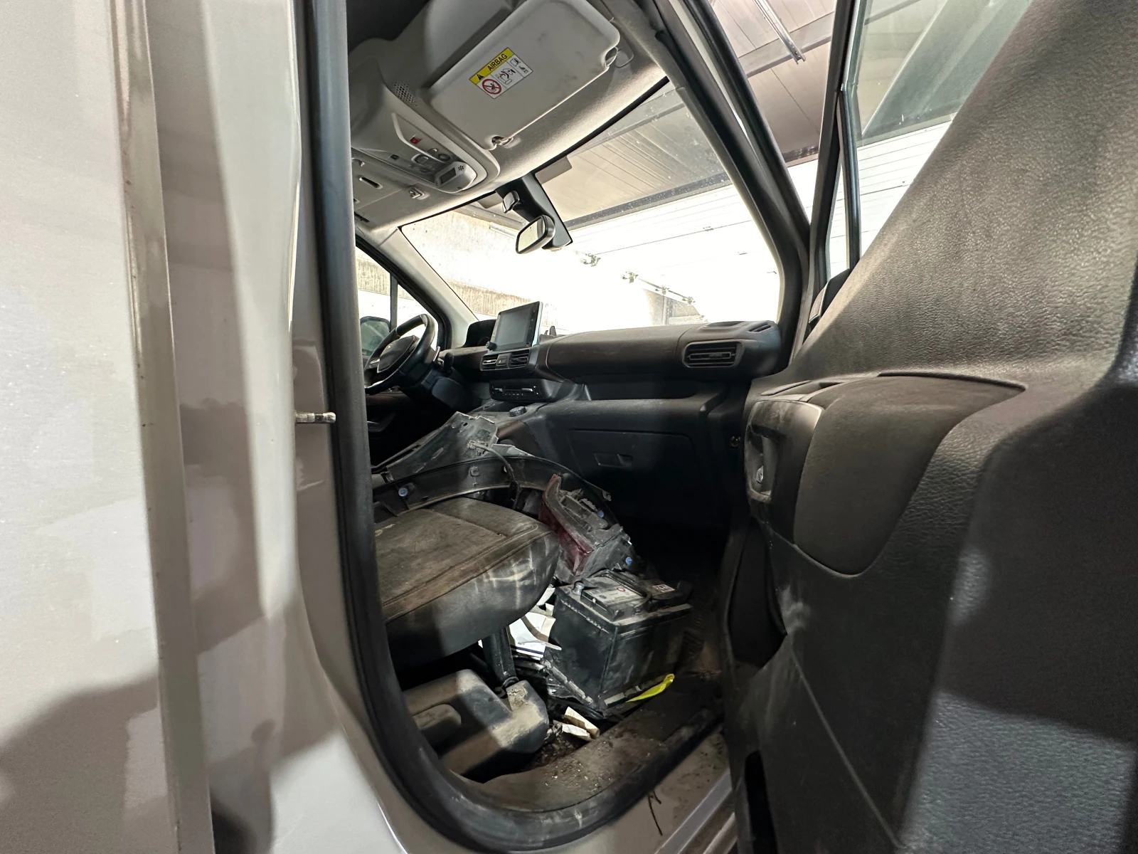 Peugeot Rifter 1.5Hdi-Автоматик-GT Line - изображение 7
