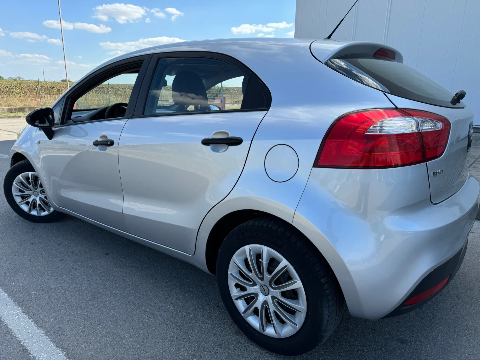 Kia Rio 1.2i CVVT LX (85 к.с) - изображение 3