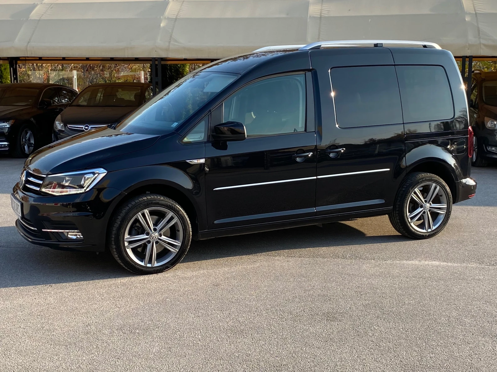 VW Caddy 2.0TDI 150к.с. HIGHLINE DSG 100% РЕАЛНИ КИЛОМЕТРИ! - изображение 5