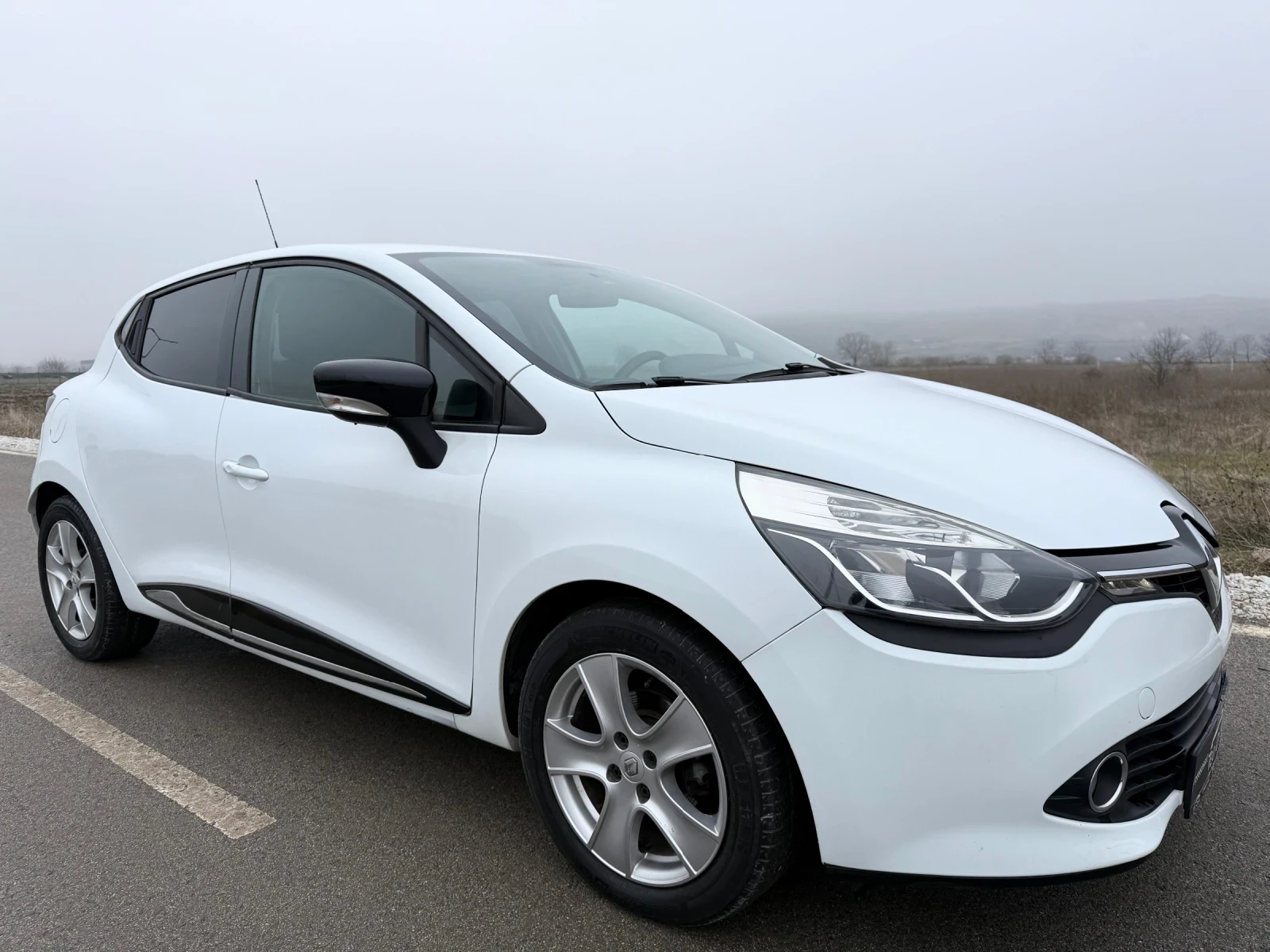 Renault Clio 1.2i LED / KEYLESS / NAVI / AVTOPILOT / 159 000km | Mobile.bg � ����������� 1