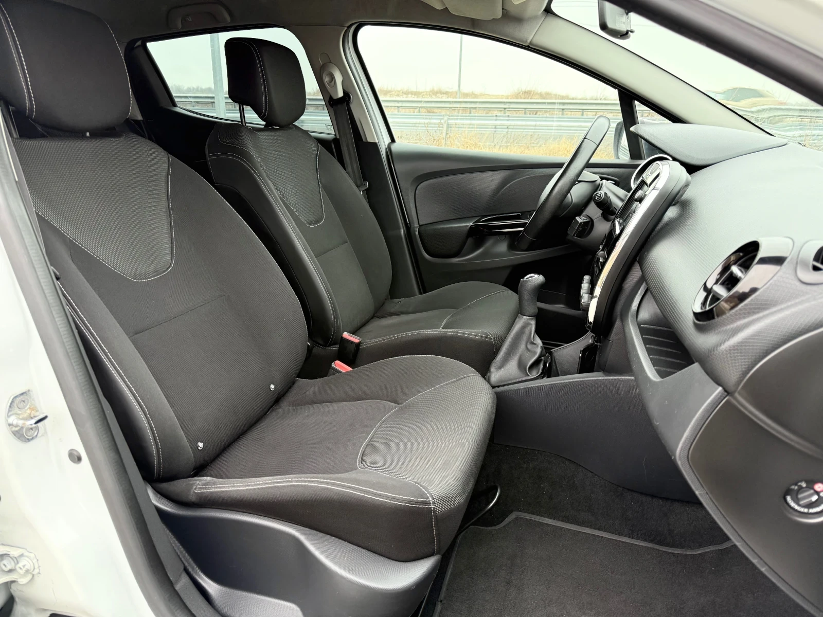 Renault Clio 1.2i LED / KEYLESS / NAVI / AVTOPILOT / 159 000km | Mobile.bg � ����������� 11