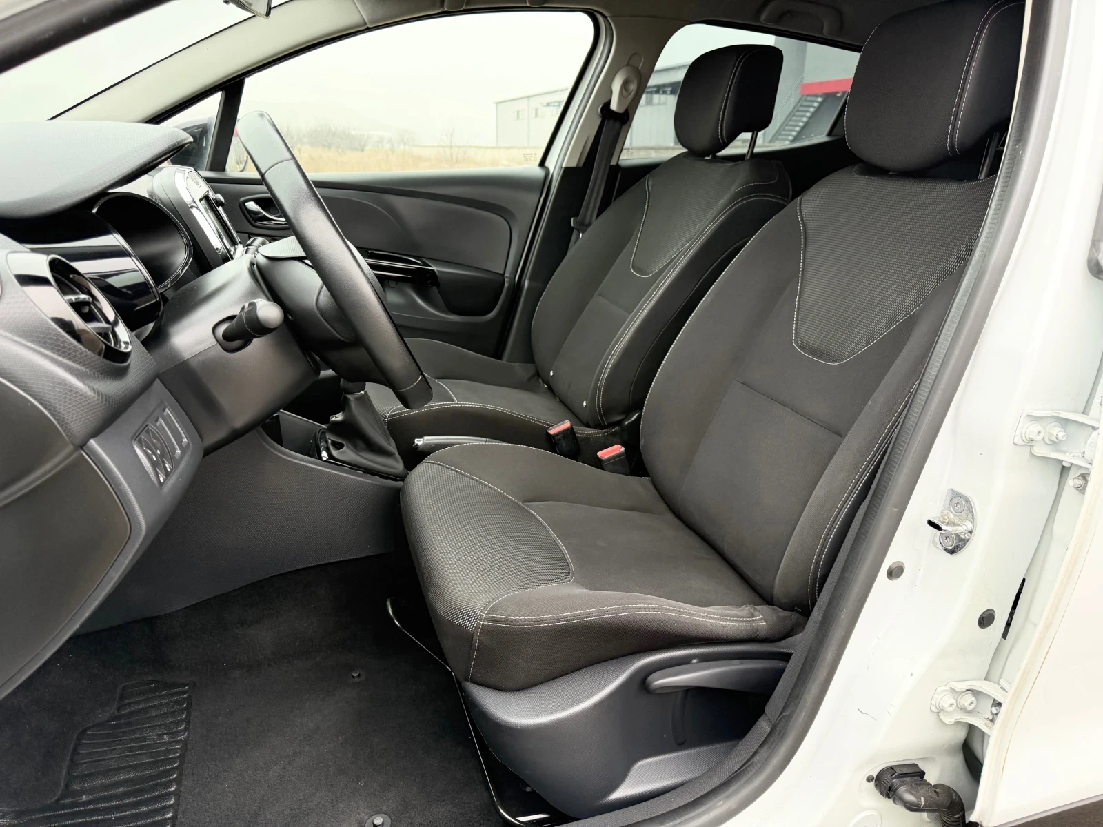 Renault Clio 1.2i LED / KEYLESS / NAVI / AVTOPILOT / 159 000km - изображение 10