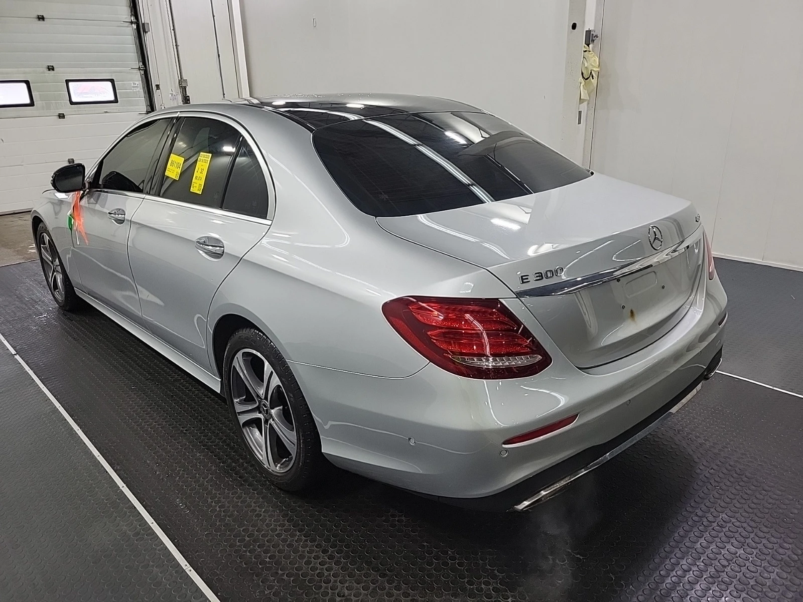 Mercedes-Benz E 300 * HEAD UP * DISTRONIC * СЕРВИЗНА ИСТОРИЯ * , снимка 5 - Автомобили и джипове - 53959780