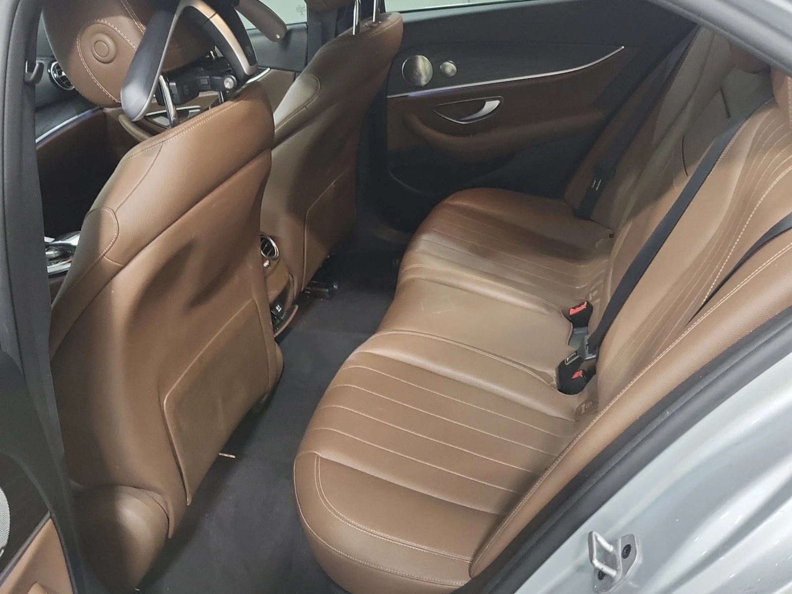 Mercedes-Benz E 300 * HEAD UP * DISTRONIC * СЕРВИЗНА ИСТОРИЯ * , снимка 12 - Автомобили и джипове - 53959780