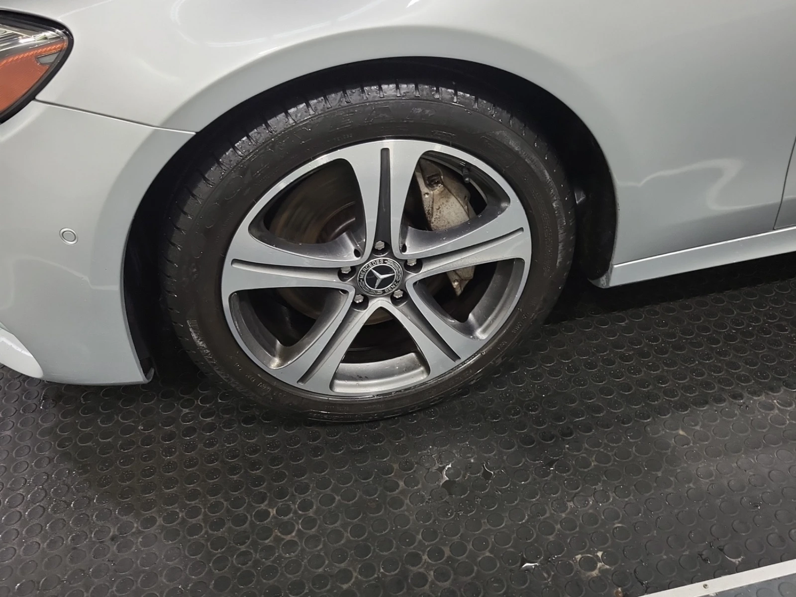 Mercedes-Benz E 300 * HEAD UP * DISTRONIC * СЕРВИЗНА ИСТОРИЯ * , снимка 6 - Автомобили и джипове - 53959780