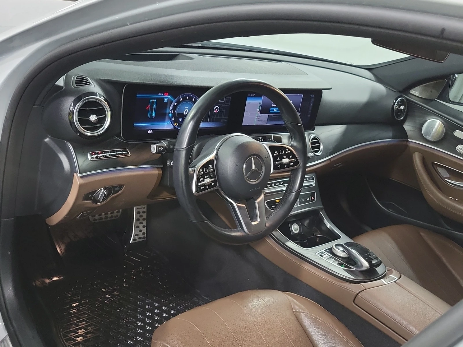 Mercedes-Benz E 300 * HEAD UP * DISTRONIC * СЕРВИЗНА ИСТОРИЯ * , снимка 9 - Автомобили и джипове - 53959780