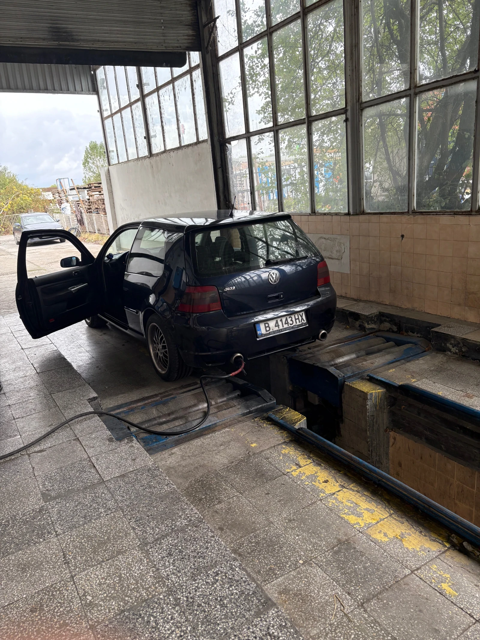 VW Golf 1.9 TDI, снимка 6 - Автомобили и джипове - 53998421