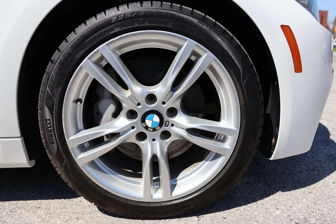 BMW 330 * xDrive * CARFAX * ЦЕНА ДО БГ, снимка 11 - Автомобили и джипове - 54378085
