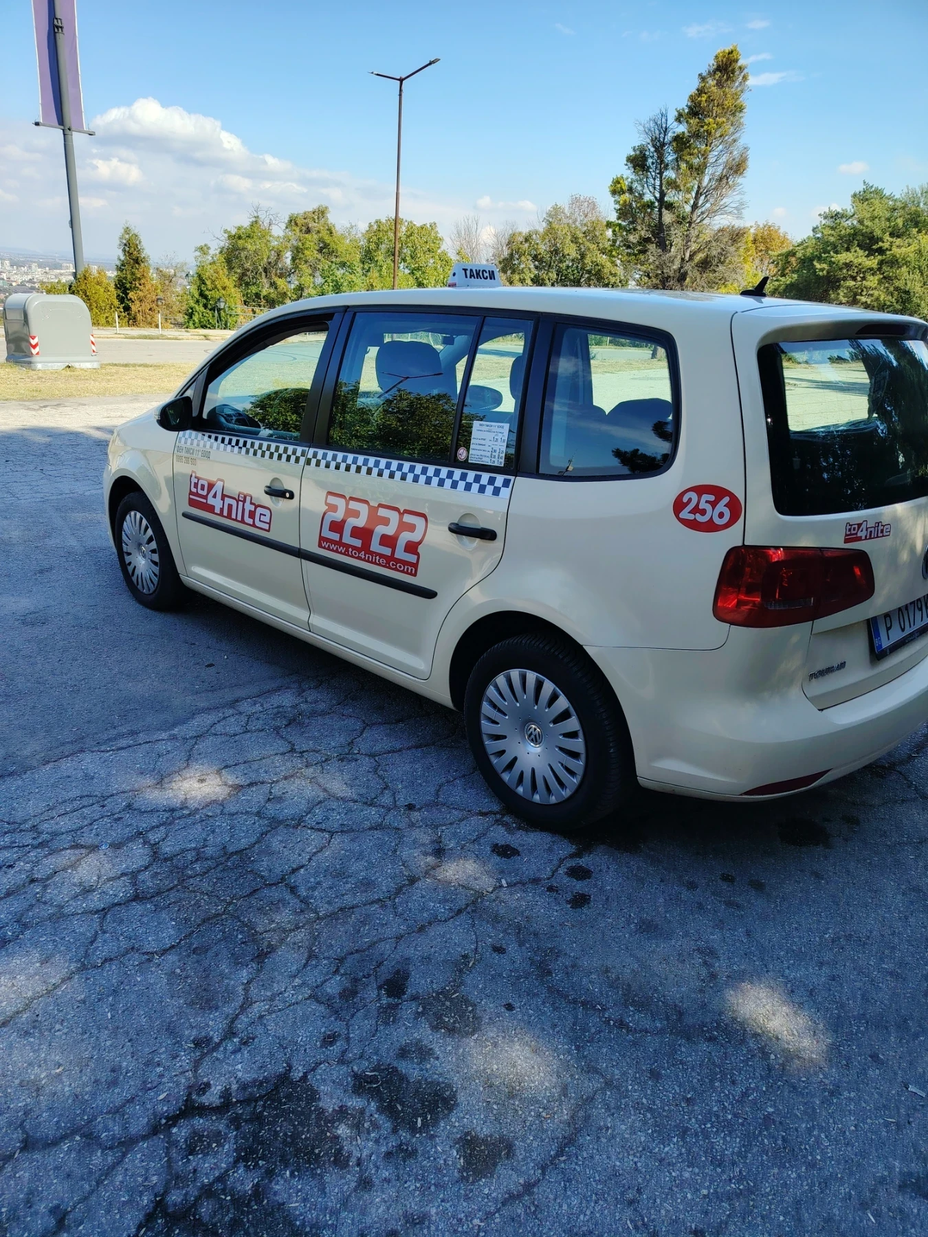 VW Touran, снимка 16 - Автомобили и джипове - 54553831