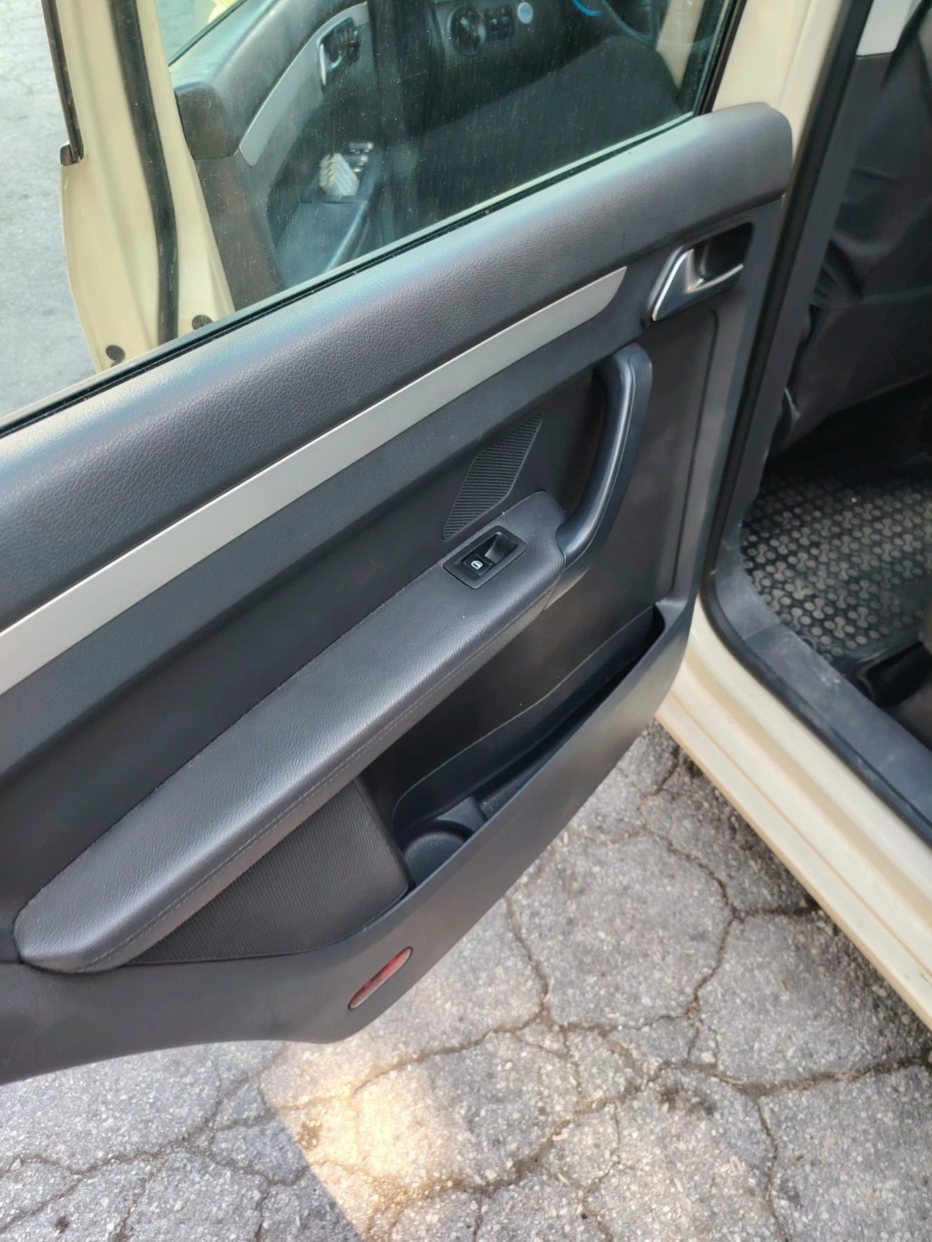 VW Touran, снимка 11 - Автомобили и джипове - 54553831