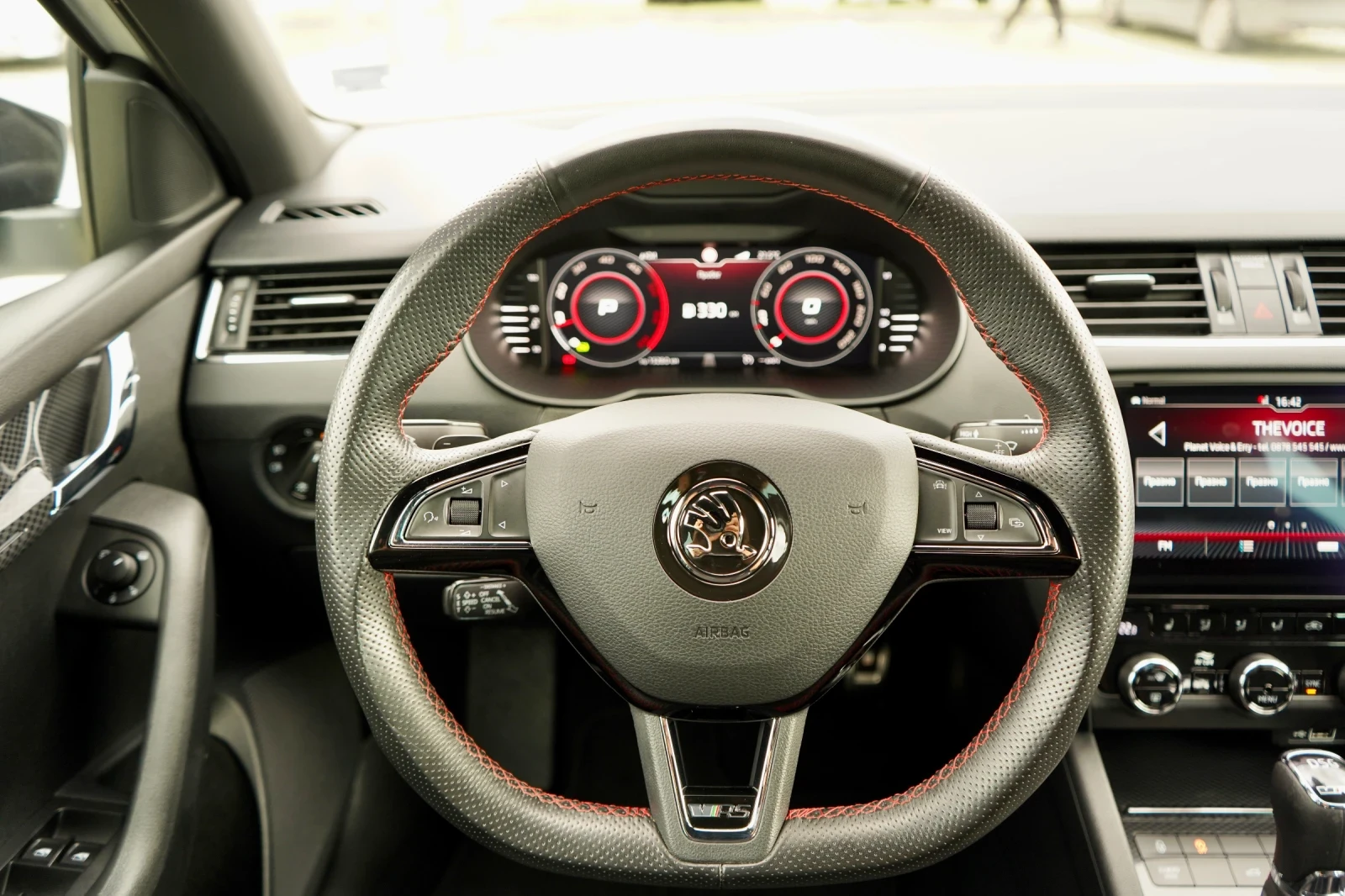 Skoda Octavia * VRS* 4x4* DSG* Virtual* Keyless* ACC* , снимка 10 - Автомобили и джипове - 54639681