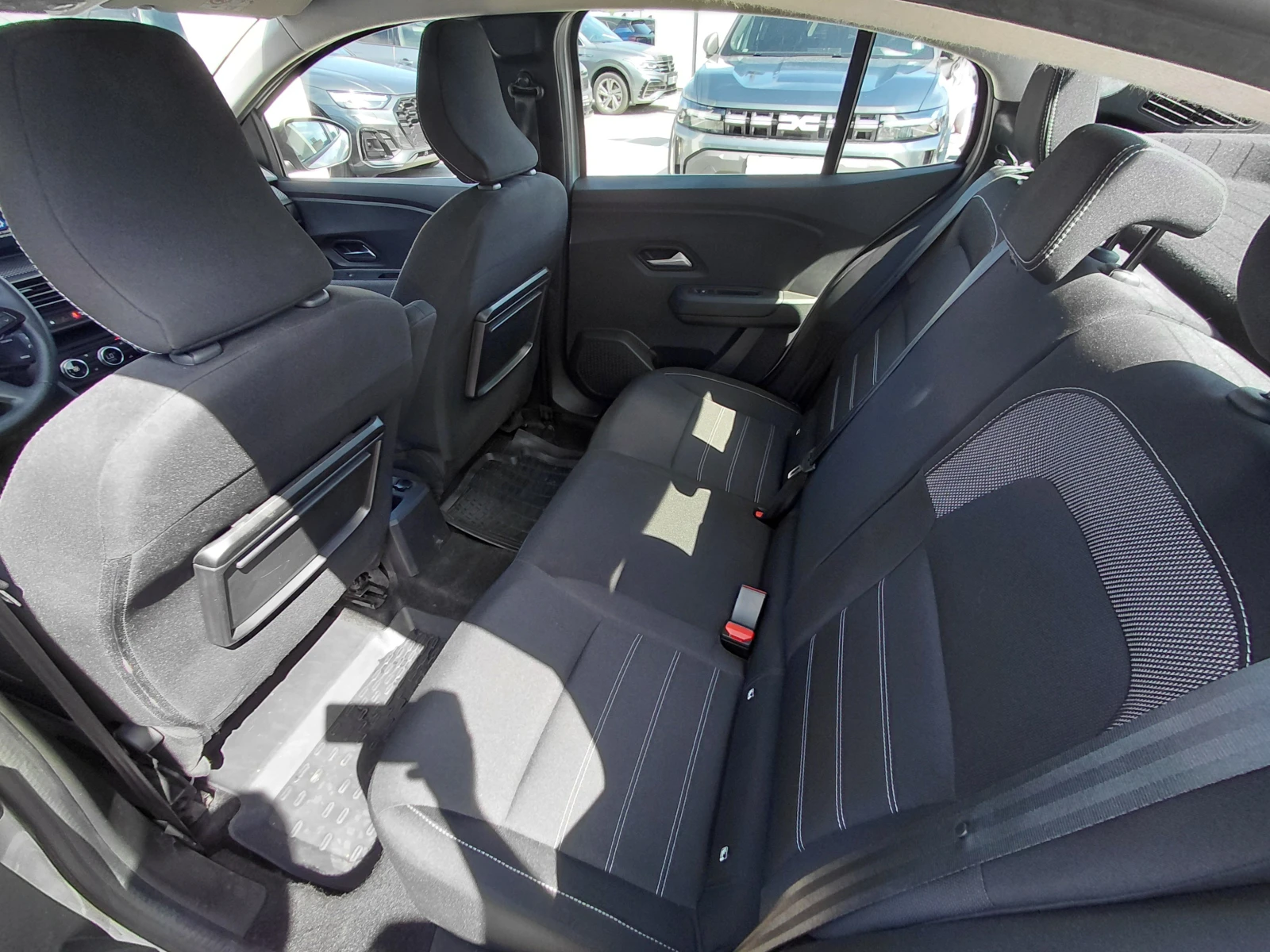 Dacia Logan TCe/100к.с/Essential/Газ/Бензин, снимка 15 - Автомобили и джипове - 55035857
