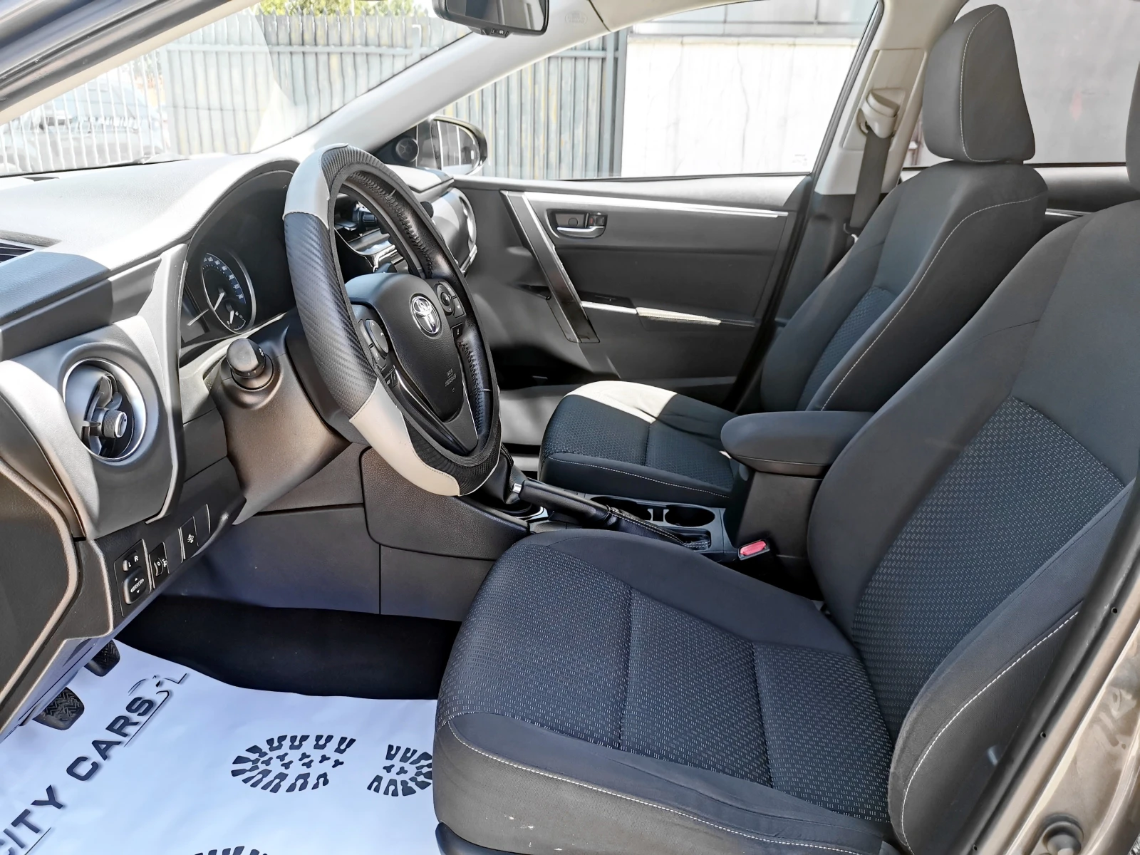 Toyota Corolla 1.6, снимка 10 - Автомобили и джипове - 55469921