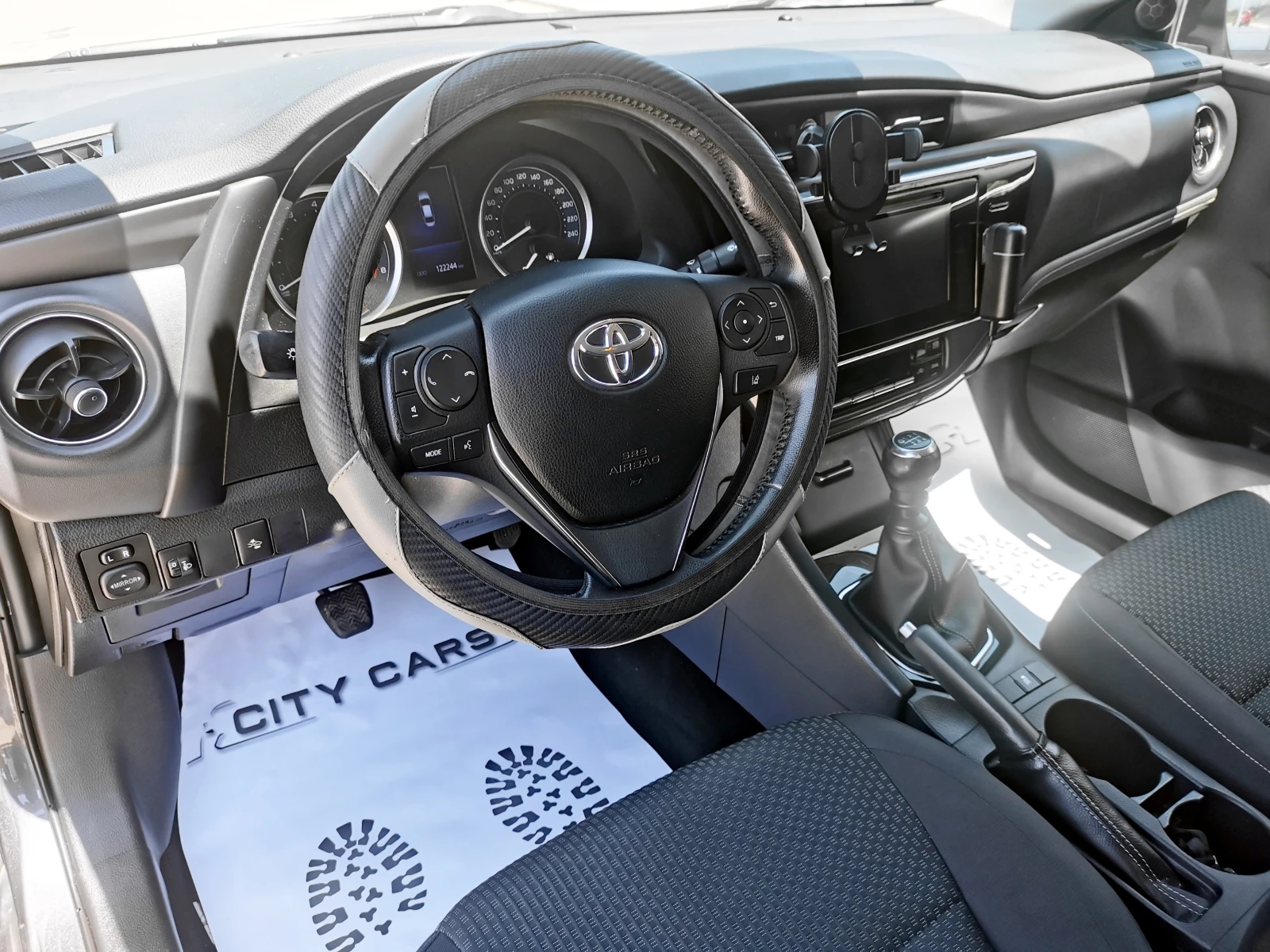 Toyota Corolla 1.6, снимка 11 - Автомобили и джипове - 55469921