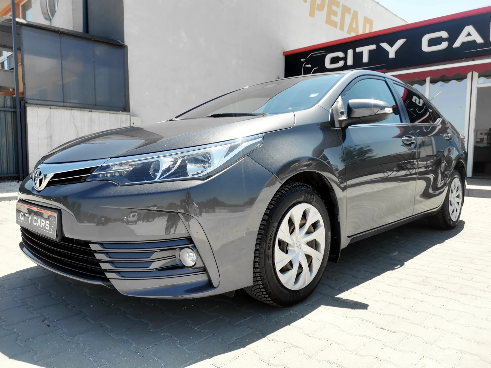 Toyota Corolla 1.6, снимка 4 - Автомобили и джипове - 55469921