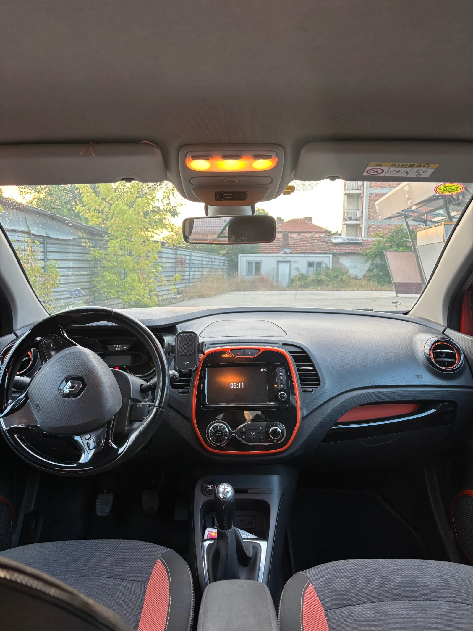 Renault Captur 1.5dci, снимка 8 - Автомобили и джипове - 55809841