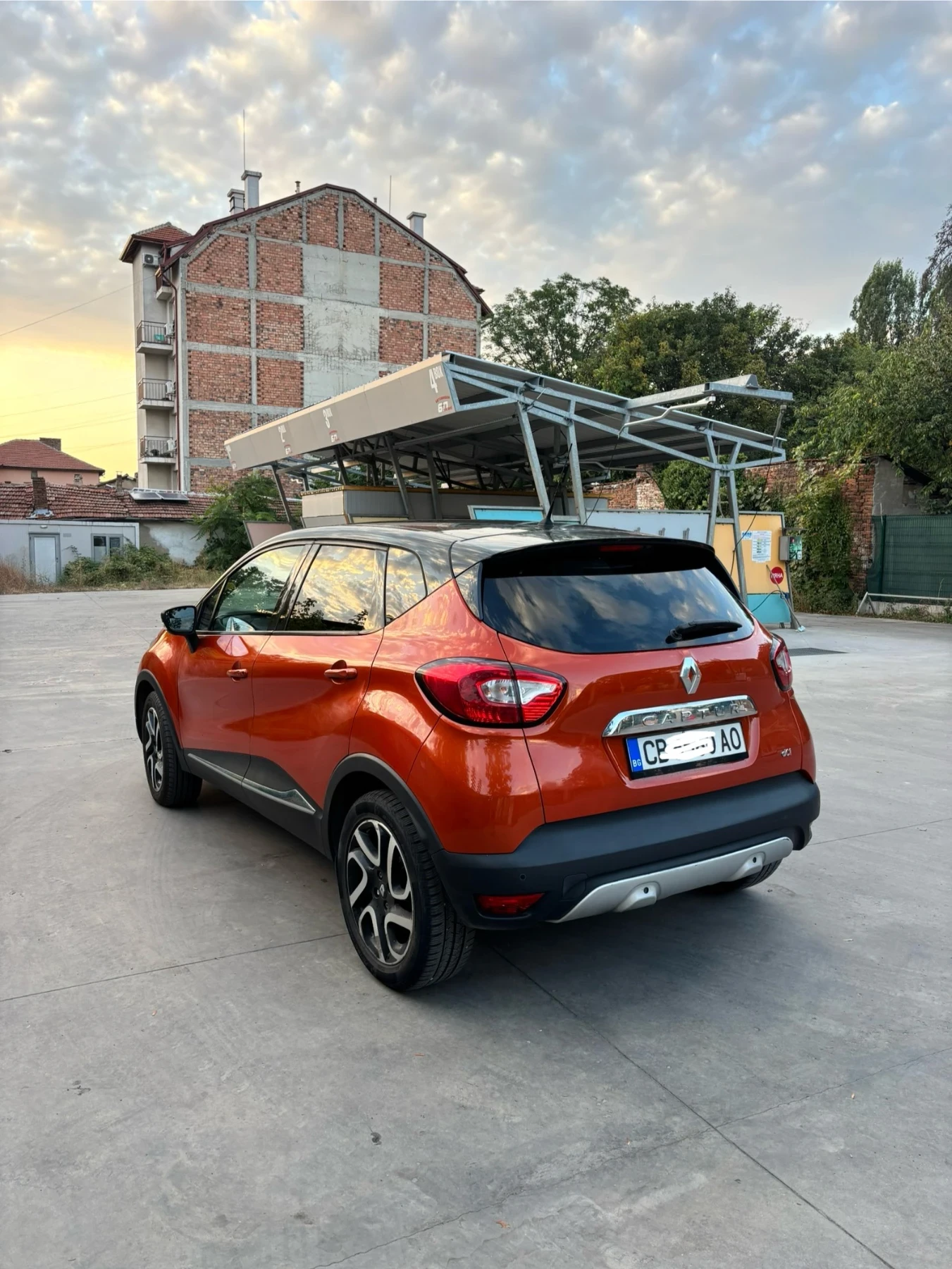Renault Captur 1.5dci, снимка 7 - Автомобили и джипове - 55809841