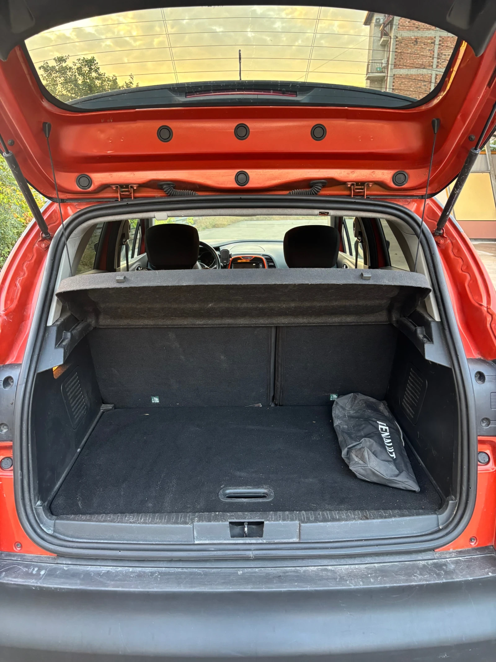 Renault Captur 1.5dci, снимка 13 - Автомобили и джипове - 55809841