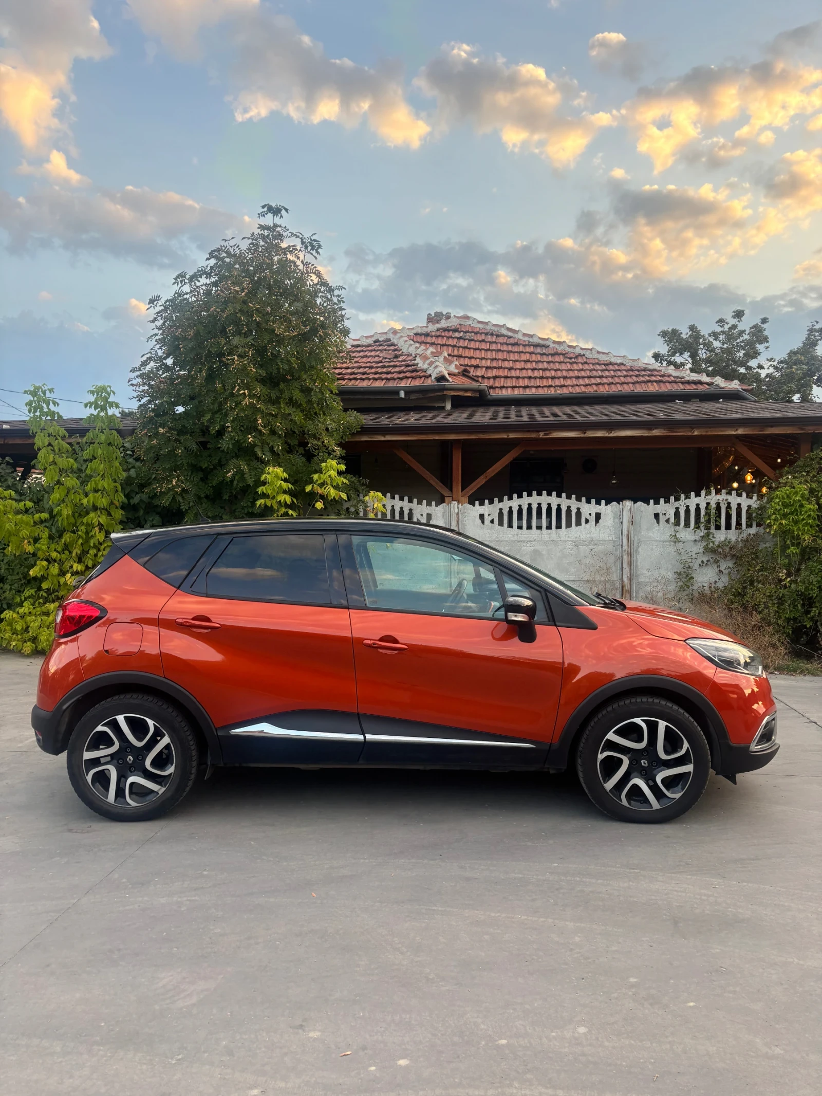 Renault Captur 1.5dci, снимка 4 - Автомобили и джипове - 55809841